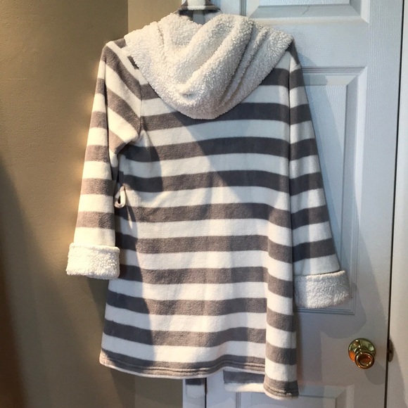 Super soft and comfy robe, medium - Picture 2 of 4